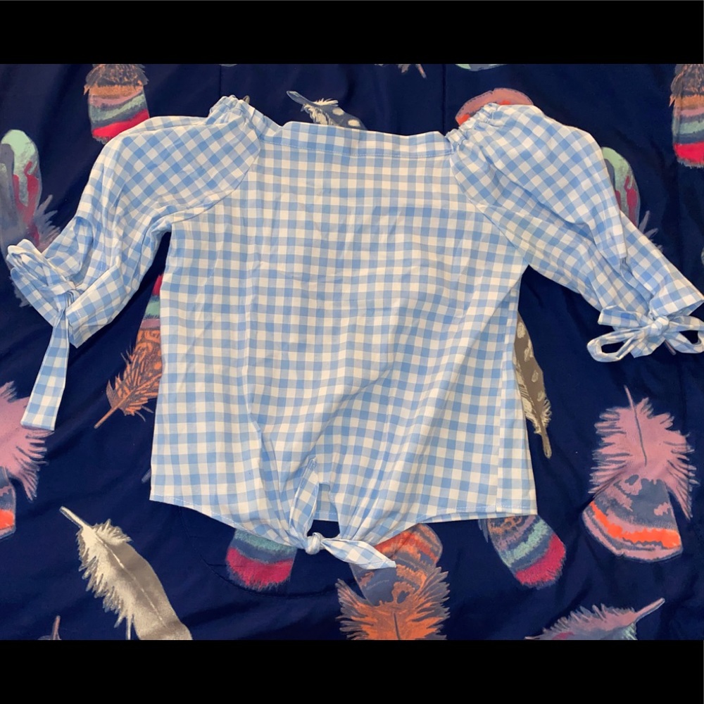 Costume made off-shoulder t-shirt blue and white squares price-10.99
Size-10